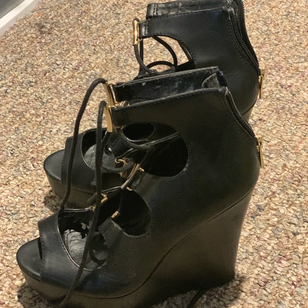 Heels - Picture 4 of 4